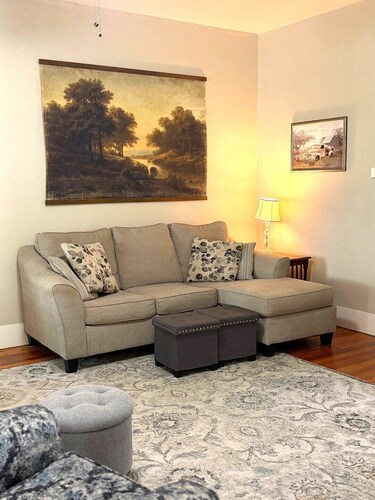 Charming vintage home in Belton Historic District, 1/2 Blk to Mary H/B Unv.