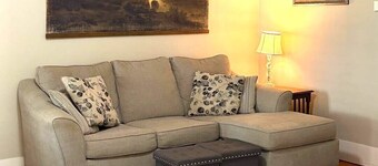Charming vintage home in Belton Historic District, 1/2 Blk to Mary H/B Unv.