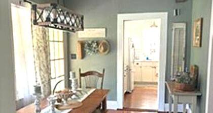 Charming vintage home in Belton Historic District, 1/2 Blk to Mary H/B Unv.