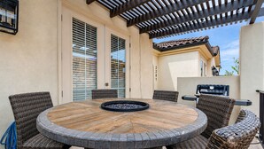Outdoor dining - Desert Home w/ Fire Pit, Large Pool, & Hot tub (Washington)