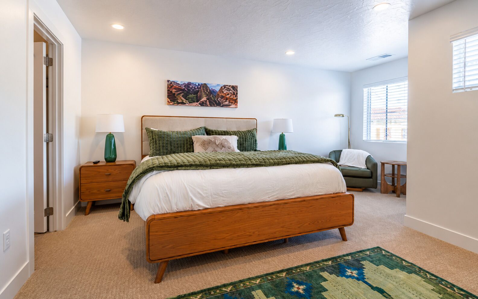 3 habitaciones, escritorio, tabla de planchar con plancha y wifi gratis 