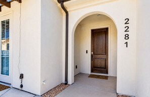 Exterior detail - Desert Home w/ Fire Pit, Large Pool, & Hot tub (Washington)