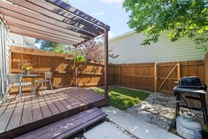 Outdoor dining - Gateway to the Rockies I Parks, Dining & Trails (Longmont)