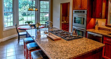 Spacious 5-bedroom Chalet by the Pond.
Elk Mountain Ski Resort and Golfing