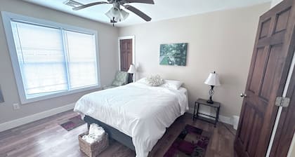 Spacious 5-bedroom Chalet by the Pond.
Elk Mountain Ski Resort and Golfing