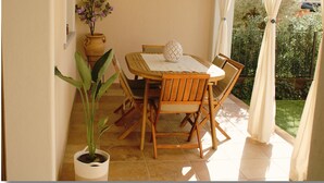 Outdoor dining - "Cozy, newly built villa just 5 minutes from the sea (Sardegna)