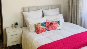 Cortinas blackout, tabla de planchar con plancha y wifi gratis