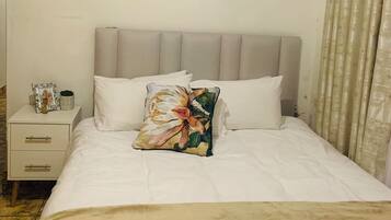 Cortinas opacas, tabla de planchar con plancha, wifi gratis