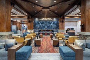A spacious lobby with a central seating area, a fireplace, and a modern chandelier. - Studio Villa Timber Lodge Resort S Lake Tahoe (South Lake Tahoe)