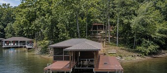 Waterfront, peaceful setting, pool table