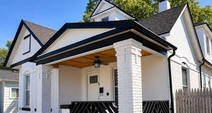 A Modern Retreat- 4BDR House - Chef’s Kitchen - Stay by Downtown Dayton- Quiet