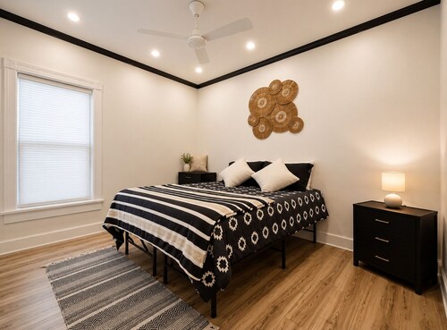 A Modern Retreat- 4BDR House - Chef’s Kitchen - Stay by Downtown Dayton- Quiet