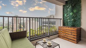 Elite Apartment, 1 Double Bed, Balcony, City View | Balcony