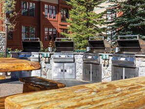 An outdoor barbecue area with multiple grills and wooden tables. - 1 Bedroom Villa Timber Lodge Resort S Lake Tahoe (South Lake Tahoe)