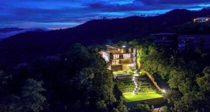 Exclusive home in El Santuario, with a view of the lake