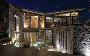 Unclassified image, 5 of 41, button - Exclusive home in El Santuario, with a view of the lake (Valle de Bravo)