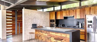 Exclusive home in El Santuario, with a view of the lake