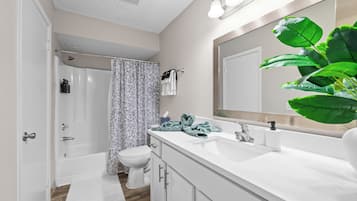 Amenidades de baño ecológicas, secadora de cabello, toallas, jabón