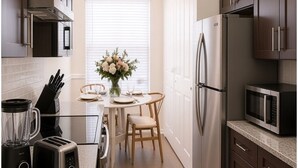Cafetera/tetera, refrigerador, microondas, horno