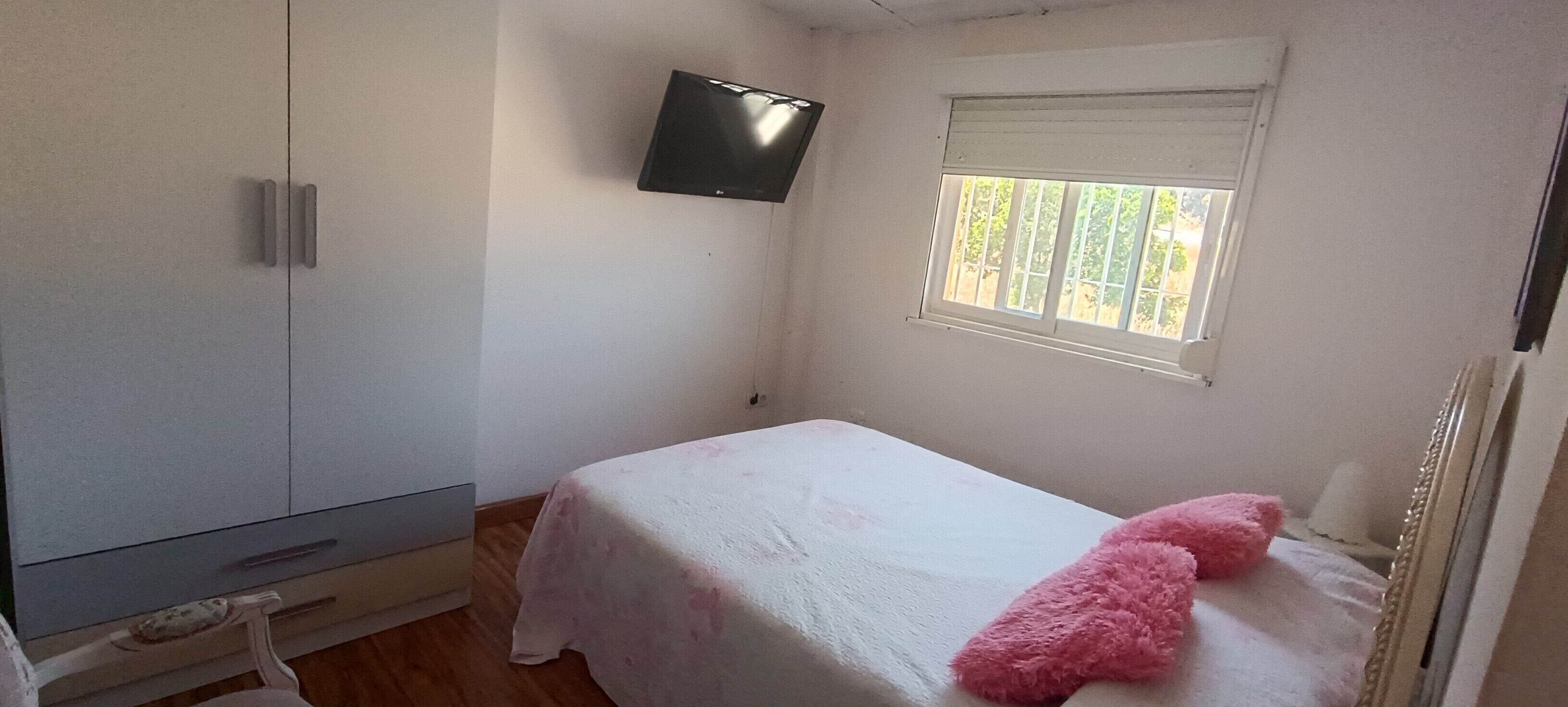 1 slaapkamer, een strijkplank/strijkijzer, gratis wifi, beddengoed