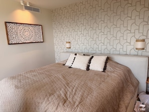 4 bedrooms, iron/ironing board, WiFi, bed sheets - Villa Domaine du Col: Pool, Jacuzzi, Exceptional View, 5 Minutes from the Beaches (Grimaud)