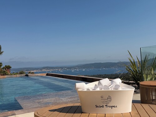 Villa Domaine du Col: Pool, Jacuzzi, Exceptional View, 5 Minutes from the Beaches