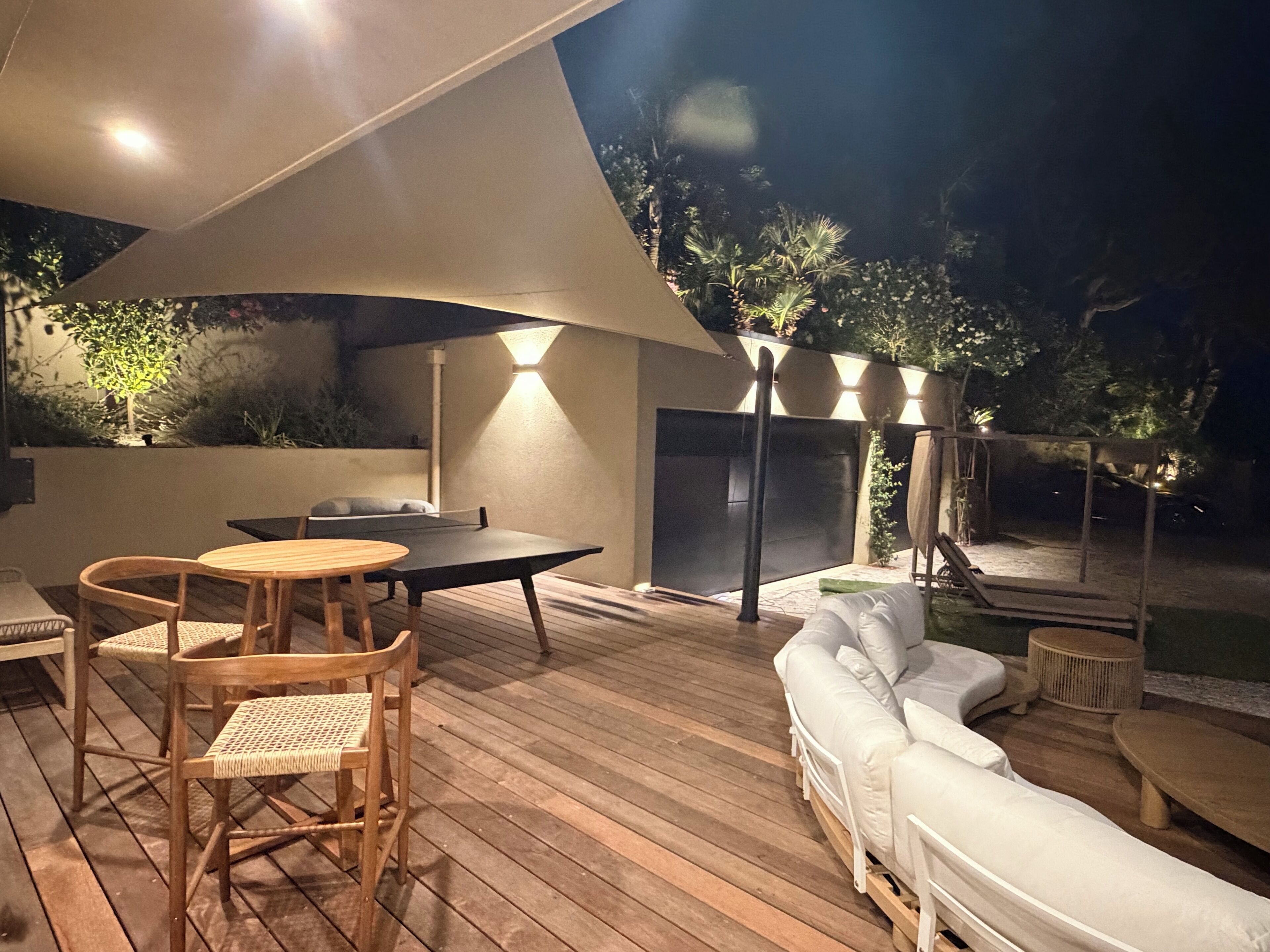 Outdoor dining