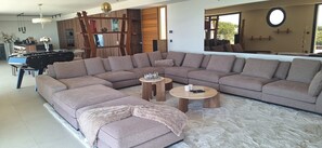 Interior - Villa Domaine du Col: Pool, Jacuzzi, Exceptional View, 5 Minutes from the Beaches (Grimaud)