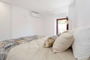 Unclassified image, 4 of 38, button - Casa Oliveira by Liiiving (Fafe)