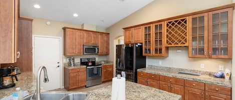 Coffee/tea maker, fridge, microwave, oven