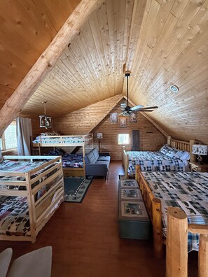 3 Schlafzimmer, Reisekinderbett, kostenloses WLAN, Bettwäsche