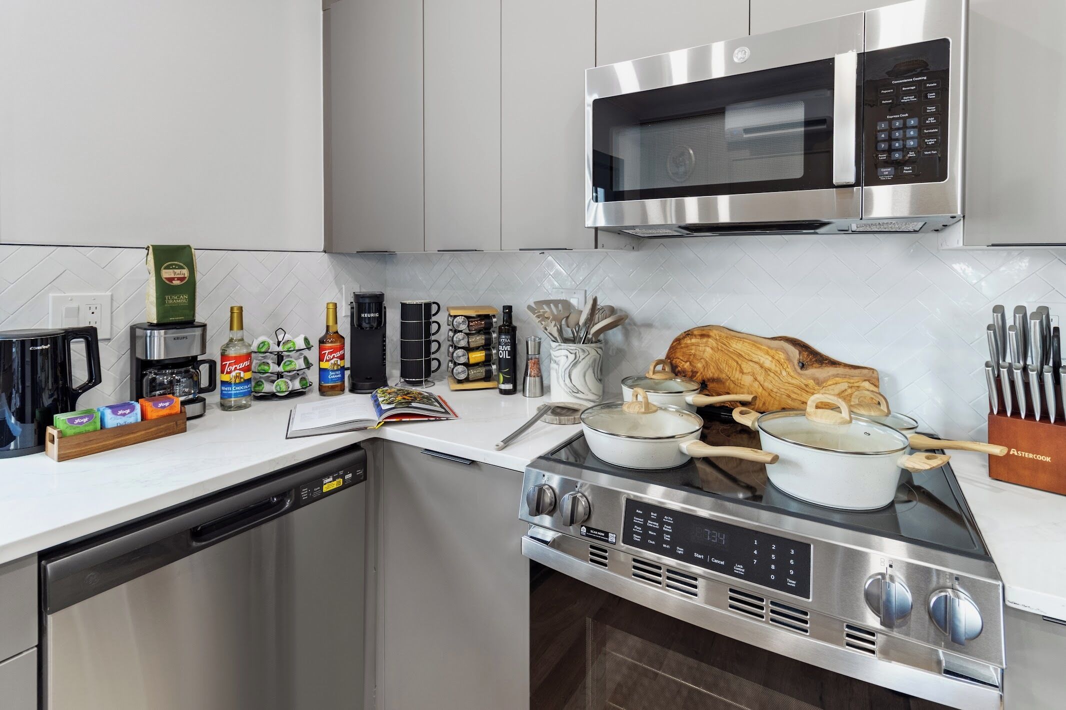 Coffee/tea maker, fridge, microwave, oven