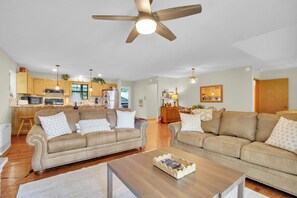 A spacious living room with two sofas, a coffee table, and a ceiling fan. - Sasquatch Beech 3BR Beech Mountain Home- Near Skiing- Fire pit- Sleeps 8 (Beech Mountain)