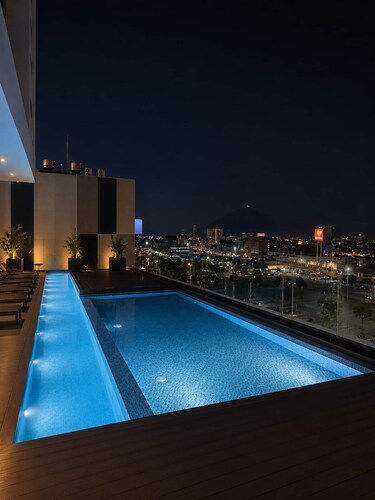 Downtown - Luxury Urban Retreat - 6P Pool n views