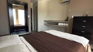 1 habitación, tabla de planchar con plancha, wifi gratis y ropa de cama