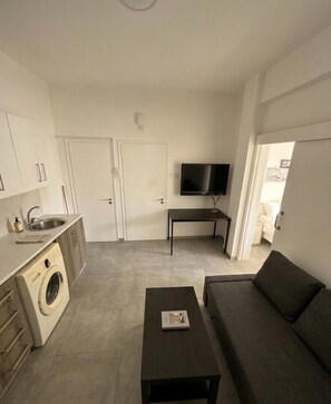 Unclassified image, 5 of 6, button - Central Larnaca apartment - AC, WiFi & short walk to the beach (Larnaca)