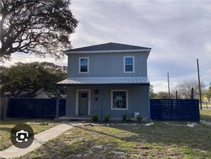 Exterior - Perfect 4-bedroom house with AC in quaint Aransas Pass (Aransas Pass)
