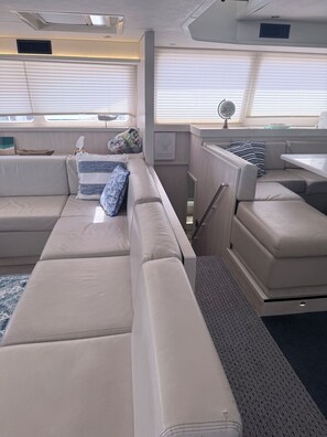Smart TV, books, printers - 3-bedroom catamaran with pool and beach access in amazing Key West! (Key West)