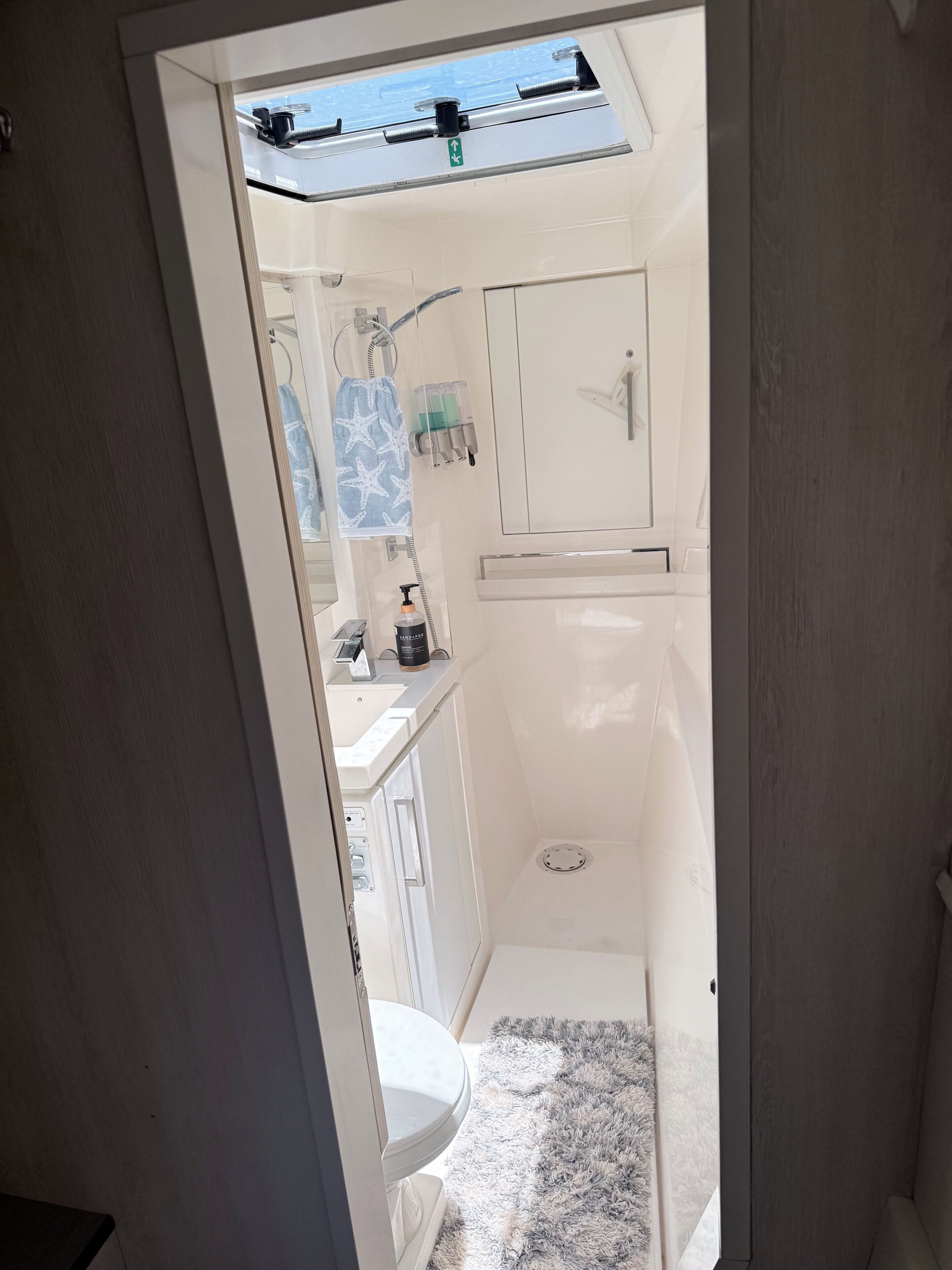 Dusche, Handtücher, Seife, Shampoo