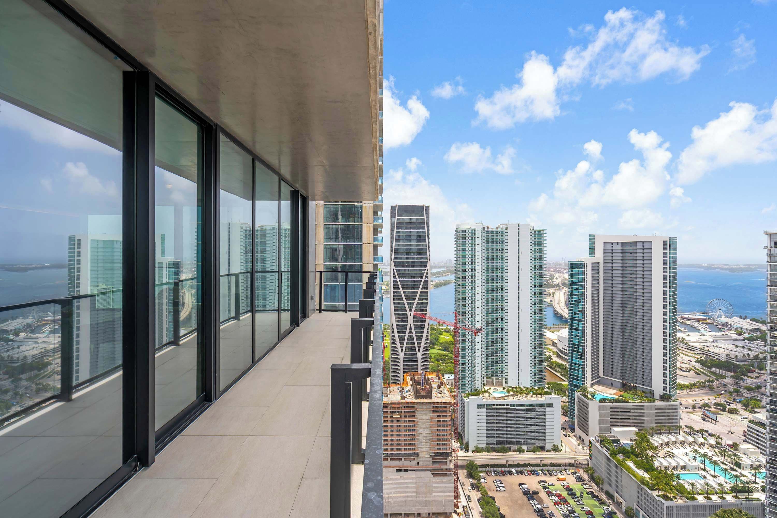 Apartment, 1 King-Bett, Balkon, Stadtblick (Skyline Miami) | Balkon