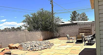 WOW! COME ENJOY LIZ'S AWESOME & AFFORDABLE CASITA ...DOG FRIENDLY FENCED YARD