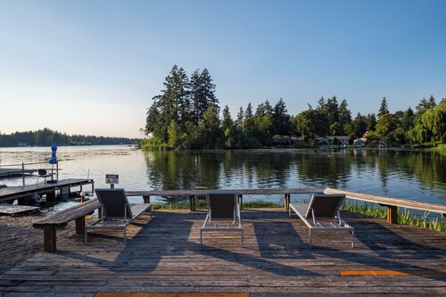 Waterfront Spanaway lake -Private Dock, Kayaks, Sleeps 15 -AC