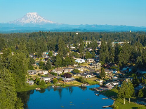 Waterfront Spanaway lake -Private Dock, Kayaks, Sleeps 15 -AC