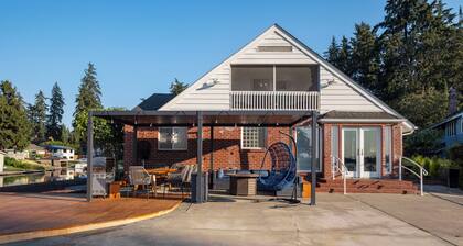 Waterfront Spanaway lake -Private Dock, Kayaks, Sleeps 15 -AC