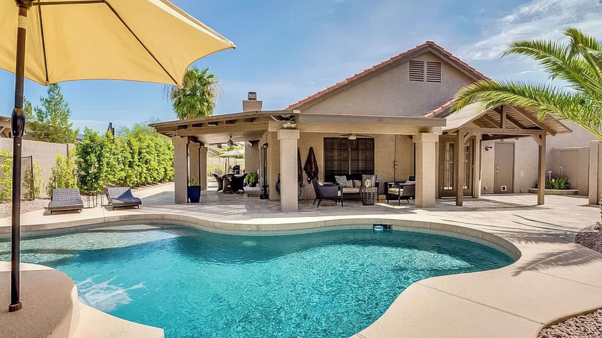 House (5 Bedrooms) | Front of property
