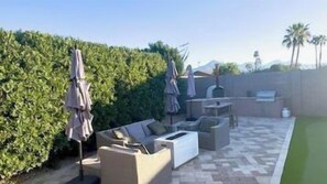 An outdoor patio area with seating, a grill, and a pool. - Endless Summer Oasis by Avantstay Private Pool + Hot Tub + Putting Green Rooftop + Near Golf (Scottsdale)