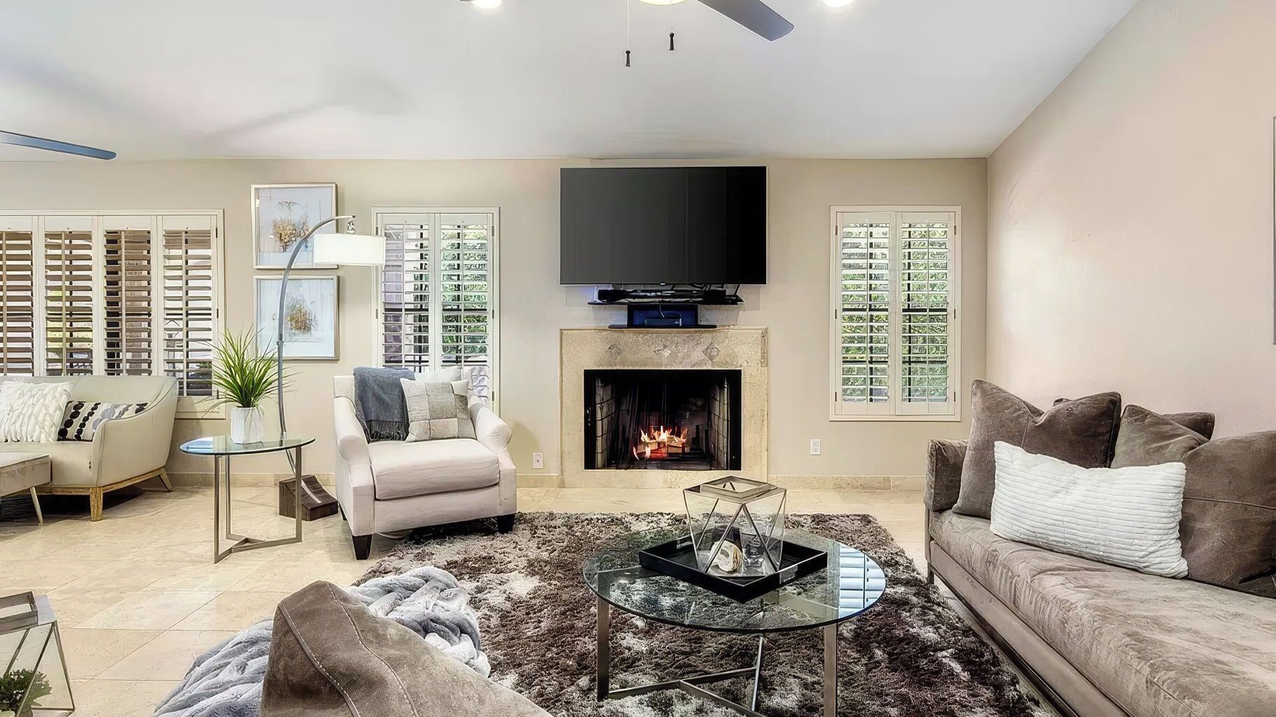 House (5 Bedrooms) | Interior