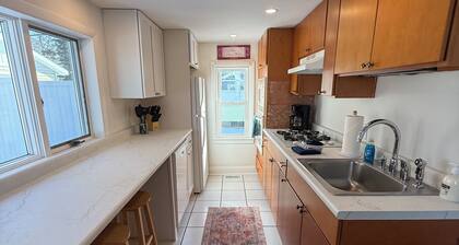 The Darling Duplex South: Six guests. Three bedrooms. One full bathroom.