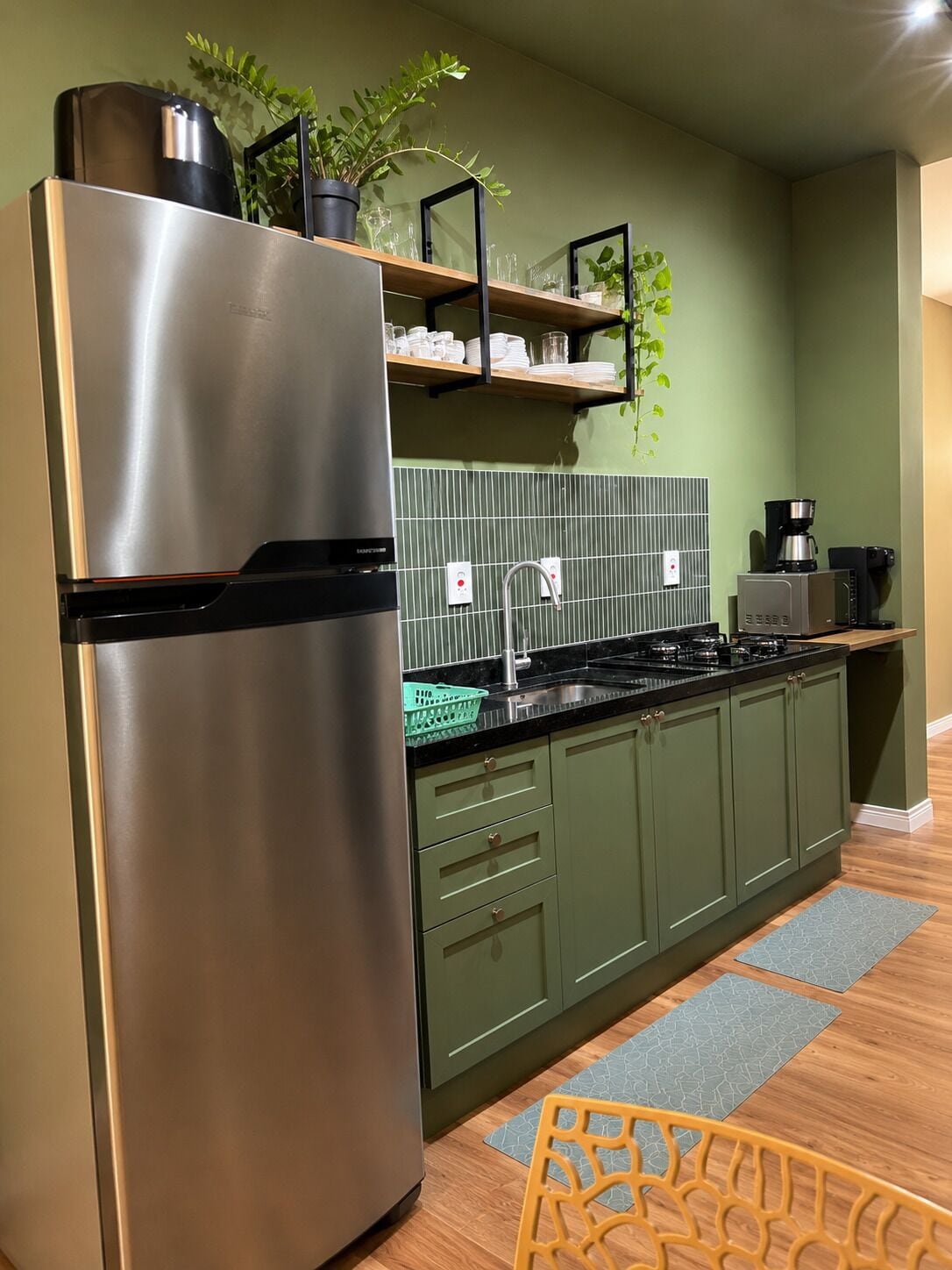 Deluxe Apartment, City View | Private kitchen | Full-sized fridge, microwave, stovetop, cookware/dishes/utensils