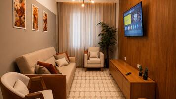 Deluxe Apartment, City View | Living area
